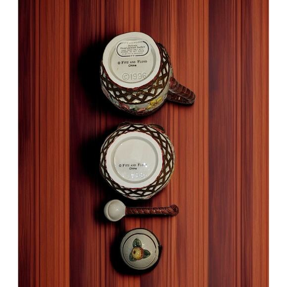 Fitz and Floyd Father Christmas Sugar Bowl with Lid and Spoon and Creamer Set - Picture 8 of 8